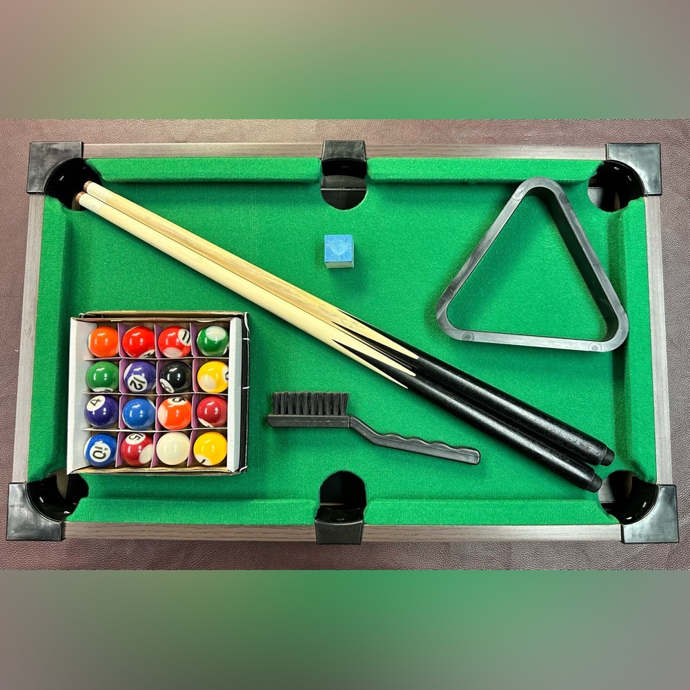 Table top pool table